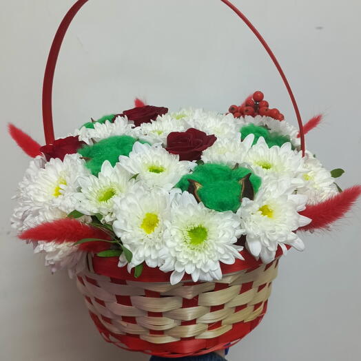 Корзина с зелёным хлопком