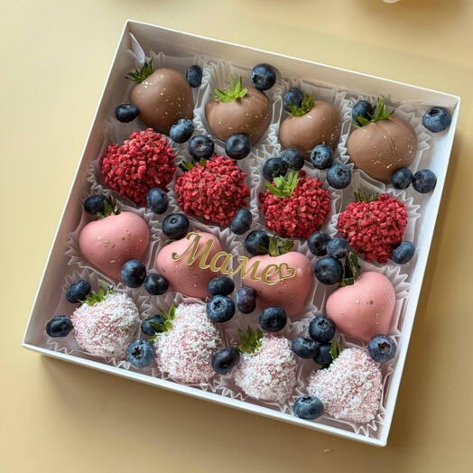 Клубника в шоколаде 16 штук  с голубикой маме