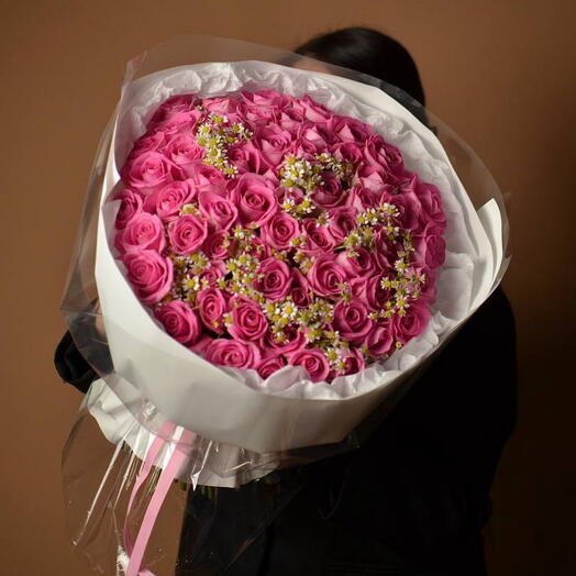 Букет из кустовых ромашек и розовой розы ( Кения )