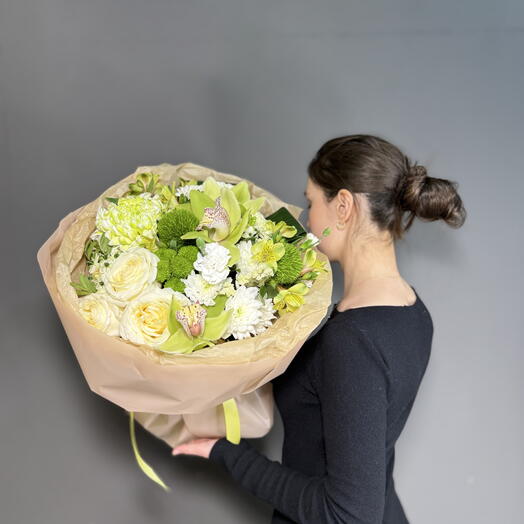 Авторский букет «Экзотика» с орхидей, пионовидными розами, орнитогалумом, хризантемами