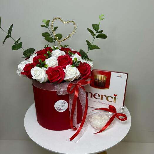 Подарочный набор для мамы с конфетами merci и аромасвечой