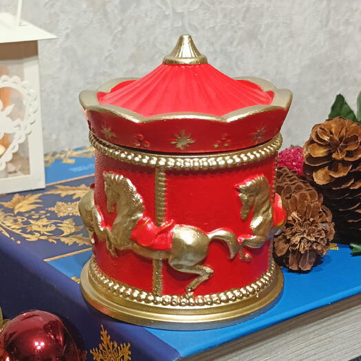 Аромасвеча в шкатулке Карусель красная