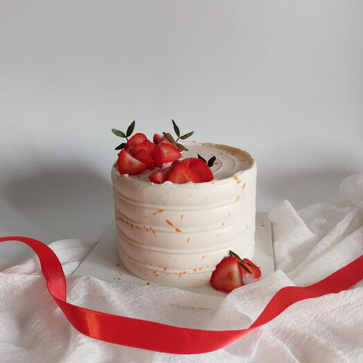 Торт с клубникой 🍓️️