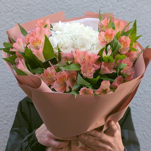 White hydrangea and alstroemeria