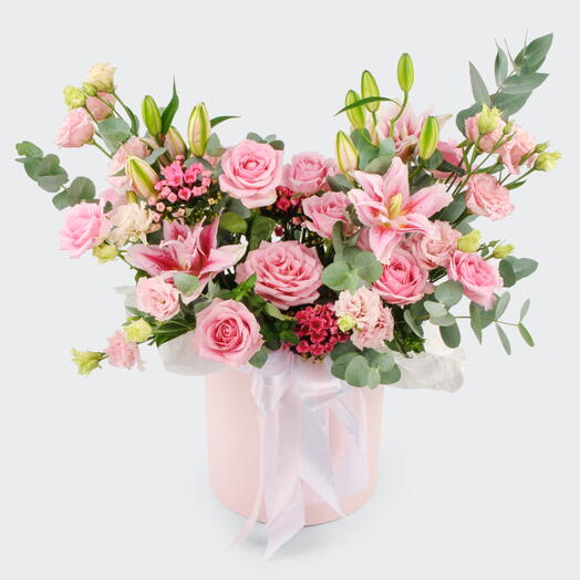 Букет в коробке из розочки , лилии , эустомы и зелени 💐💐💐