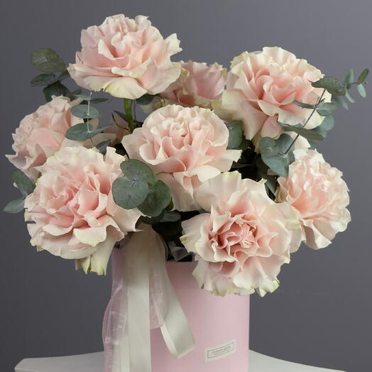 Композиция с кружевными розами