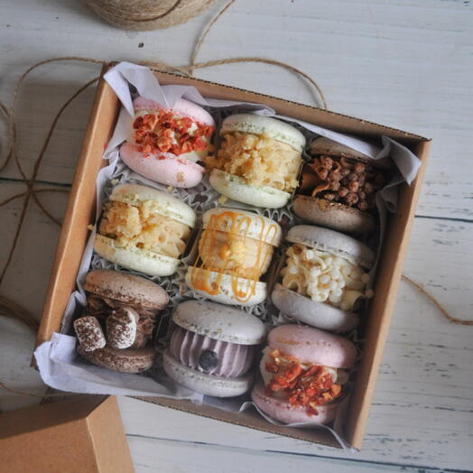 9 macarrones en una Caja de Kraft