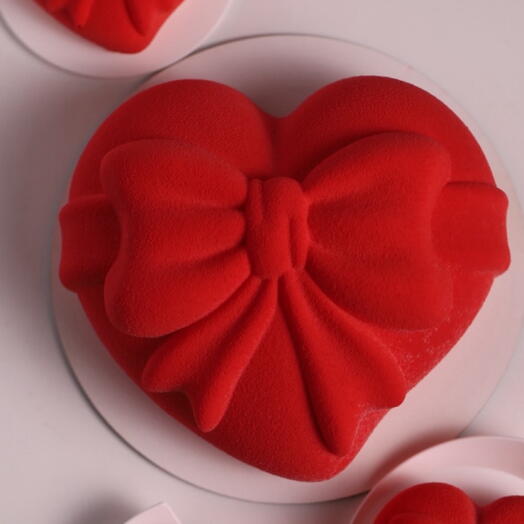Муссовый торт «Сердце с бантом»