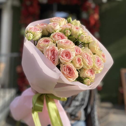 5 пионовидных кустовых роз
