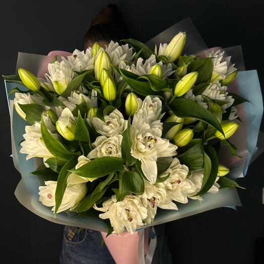 «Белоснежная симфония» — авторский букет из пионовидных белых лилий 💐🤍