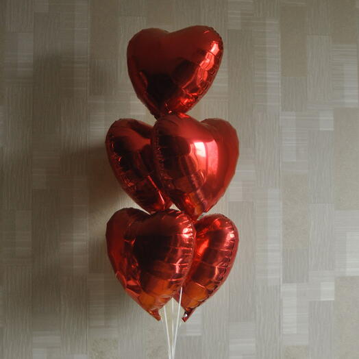 Фонтан из 5 красных сердец