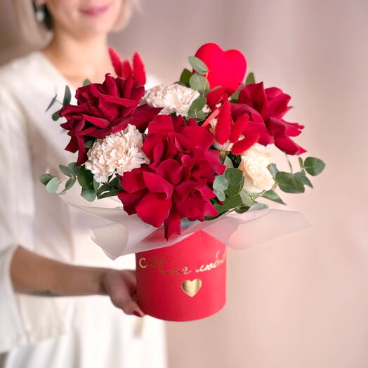 Цветы в коробке «Моя Любовь»