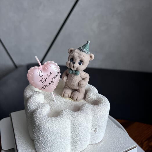 Муссовый бенто торт с фигуркой