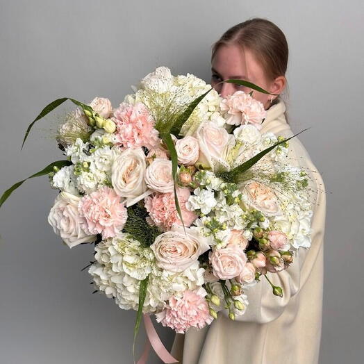 Большой букет из гортензии и пионовидных роз Bouquet 35 Moscow