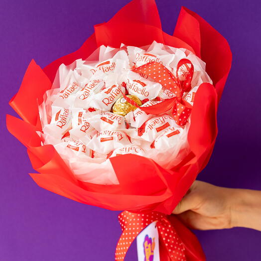 Букет из конфет Raffaello, размер S красный