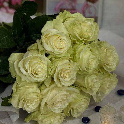 Белые розы