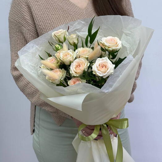 Нежные кустовые розы