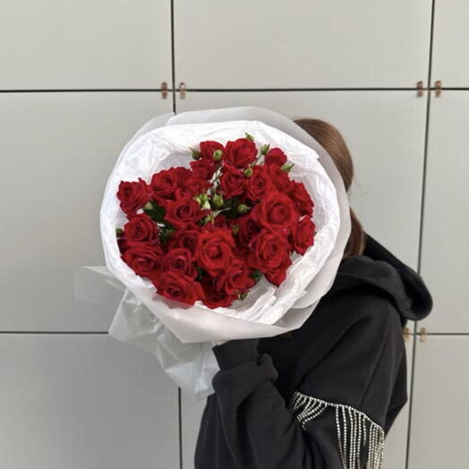 Букет из 5 кустовых роз Ред Дайменшн