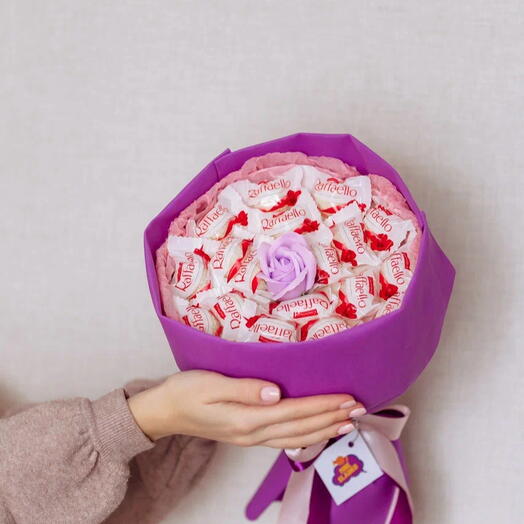 Букет из конфет Raffaello «Нежный»