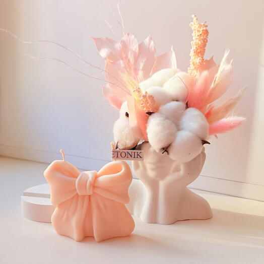 Композиция из сухоцветов с подставкой для телефона и свечей