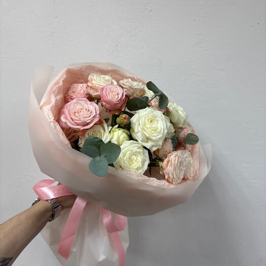 Букет из кустовых роз