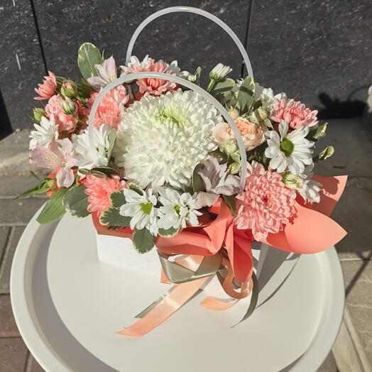 Цветы в коробке в персиковых оттенках🧡