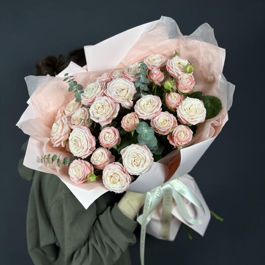 Bouquet of bushy peony-shaped roses of the Madame Bombastic variety