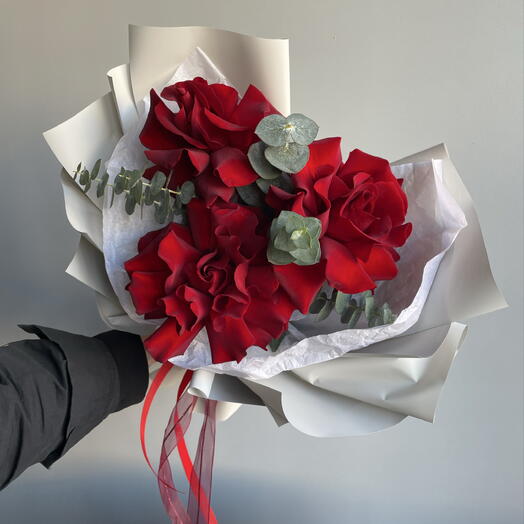 3 ажурные розы с декором