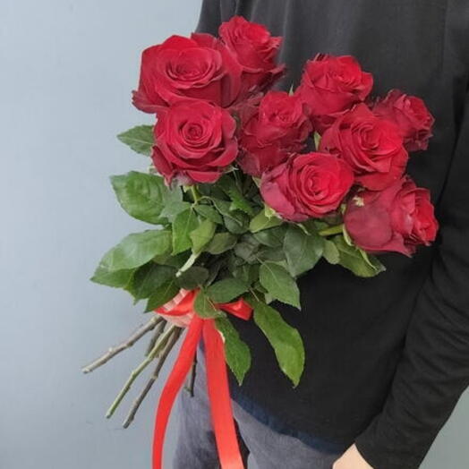 Красные розы под ленточкой, 9 штук