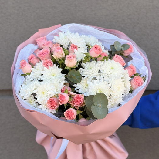 Букет из кустовых роз с хризантемой🌸
