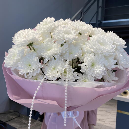 Delicate bouquet of chrysanthemums