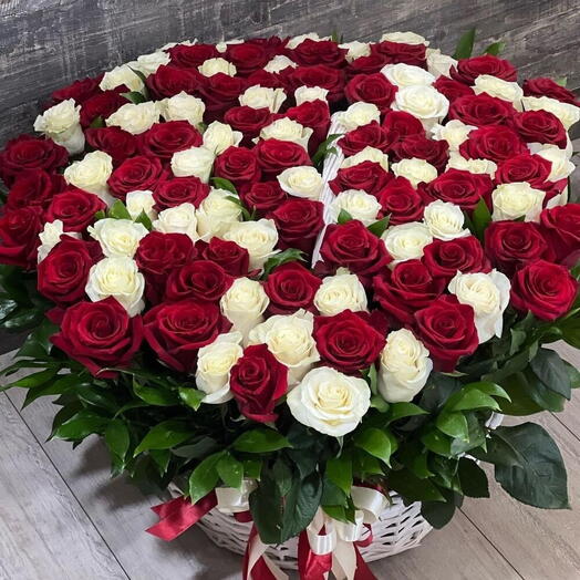 Корзина с розами 101 шт