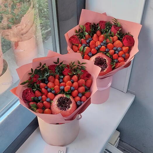 ДВА ЯГОДНЫХ БУКЕТА С КРАСНОЙ РОЗОЙ 🌹 Корпаративный заказ Выпускные Последний звонок Ягодный букет Красная роза Розы