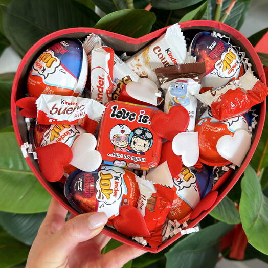Подарочный набор киндер «очень странные дела» и love is