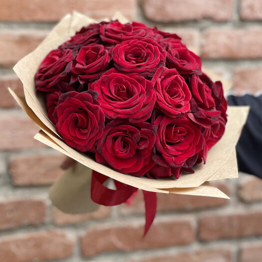 Mini-bouquet of red roses