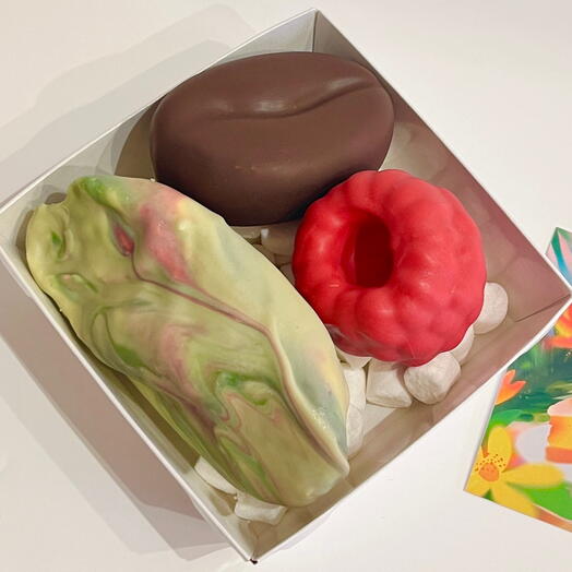 Корпусные пирожные «Фисташка, кофе, малина»