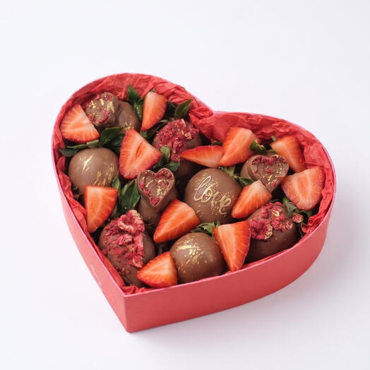 Сердце с клубникой Love️