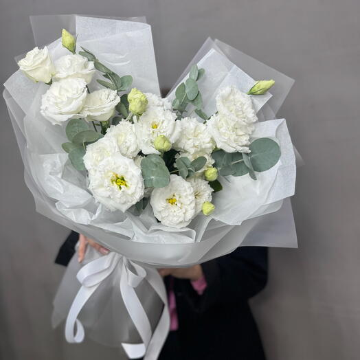 Классный букет белой эустомы