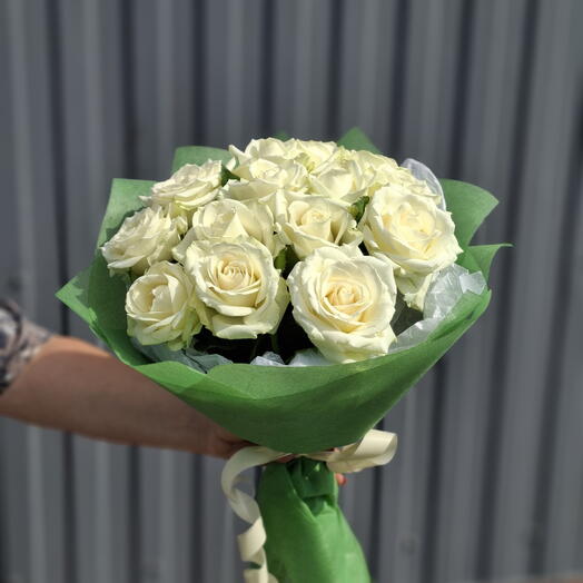 Букет белых роза 15 шт