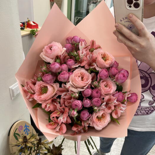 Pink rose and alstromeria