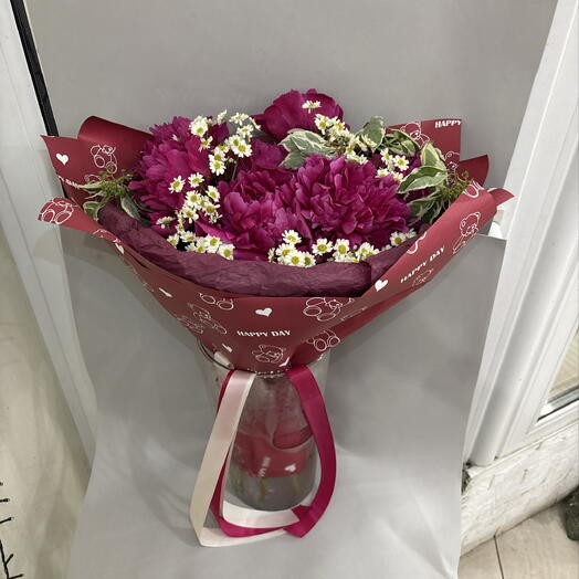 Букет малиновых пионов