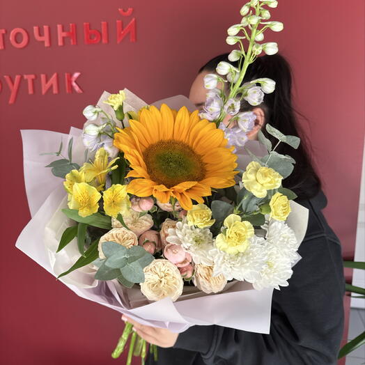 Букет с подсолнухом