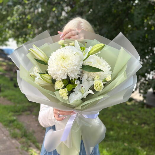 Летний букет с лилиями