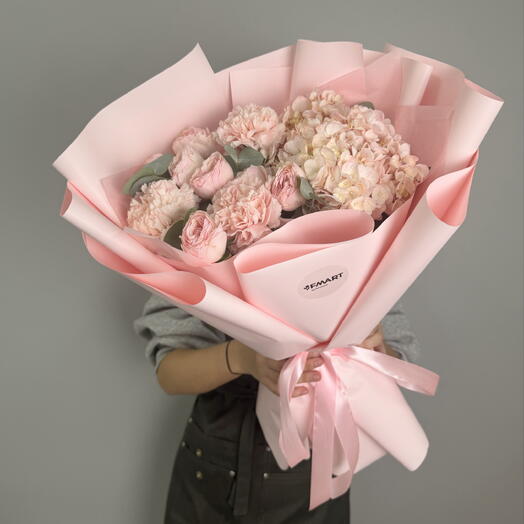Мини букетик💘 гортензия, кустовые розы и диантусы