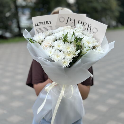 Сборный букет с хризантемами и альстромерией