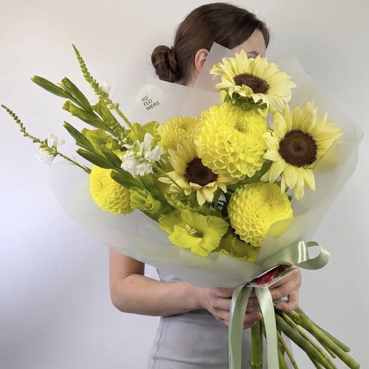 Авторский букет «Солнечный Версаль» от XOFLOWERS