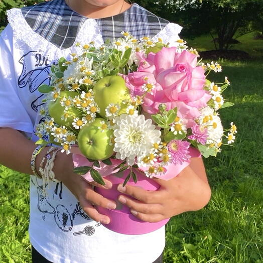 Композиция на 1 сентября с яблочками