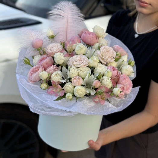Нежная коробочка из кустовых роз и альстромерий 🌸