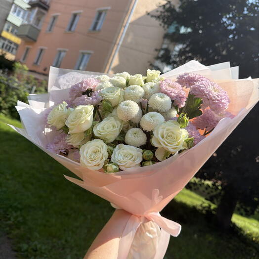 Микс букет из хризантем и кустовой розы