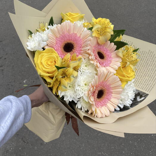 Букет с герберами, розами и альстромерией «Апельсин»